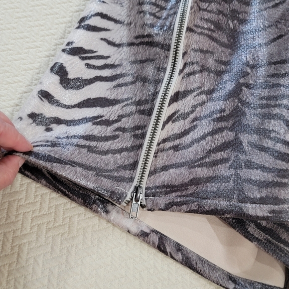 Cloud Ten Zebra Tiger Print Mini Skirt Size Small Side Zippers Animal Pattern - Picture 10 of 15